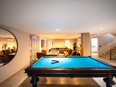 Luxury Six-Bedroom Villa in Nueva Andalucía’s Prestigious Golf Valley
