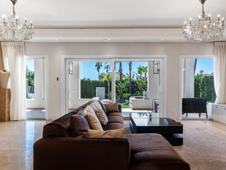 Luxury Six-Bedroom Villa in Nueva Andalucía’s Prestigious Golf Valley