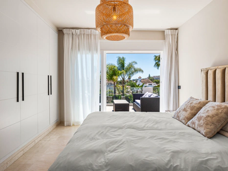 Luxury Six-Bedroom Villa in Nueva Andalucía’s Prestigious Golf Valley