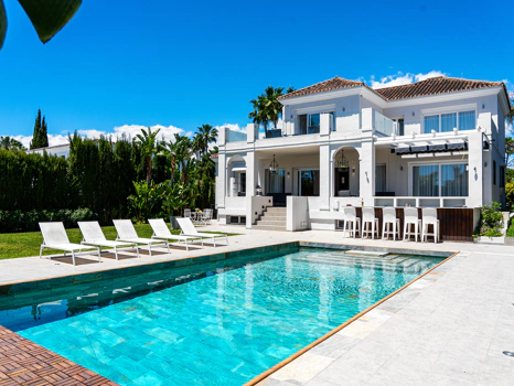 Luxury Six-Bedroom Villa in Nueva Andalucía’s Prestigious Golf Valley