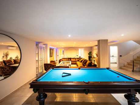 Luxury Six-Bedroom Villa in Nueva Andalucía’s Prestigious Golf Valley