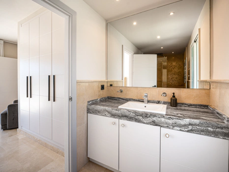 Luxury Six-Bedroom Villa in Nueva Andalucía’s Prestigious Golf Valley