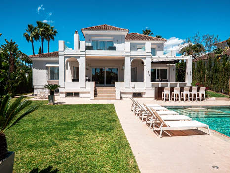 Luxury Six-Bedroom Villa in Nueva Andalucía’s Prestigious Golf Valley
