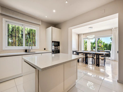 Luxury Six-Bedroom Villa in Nueva Andalucía’s Prestigious Golf Valley