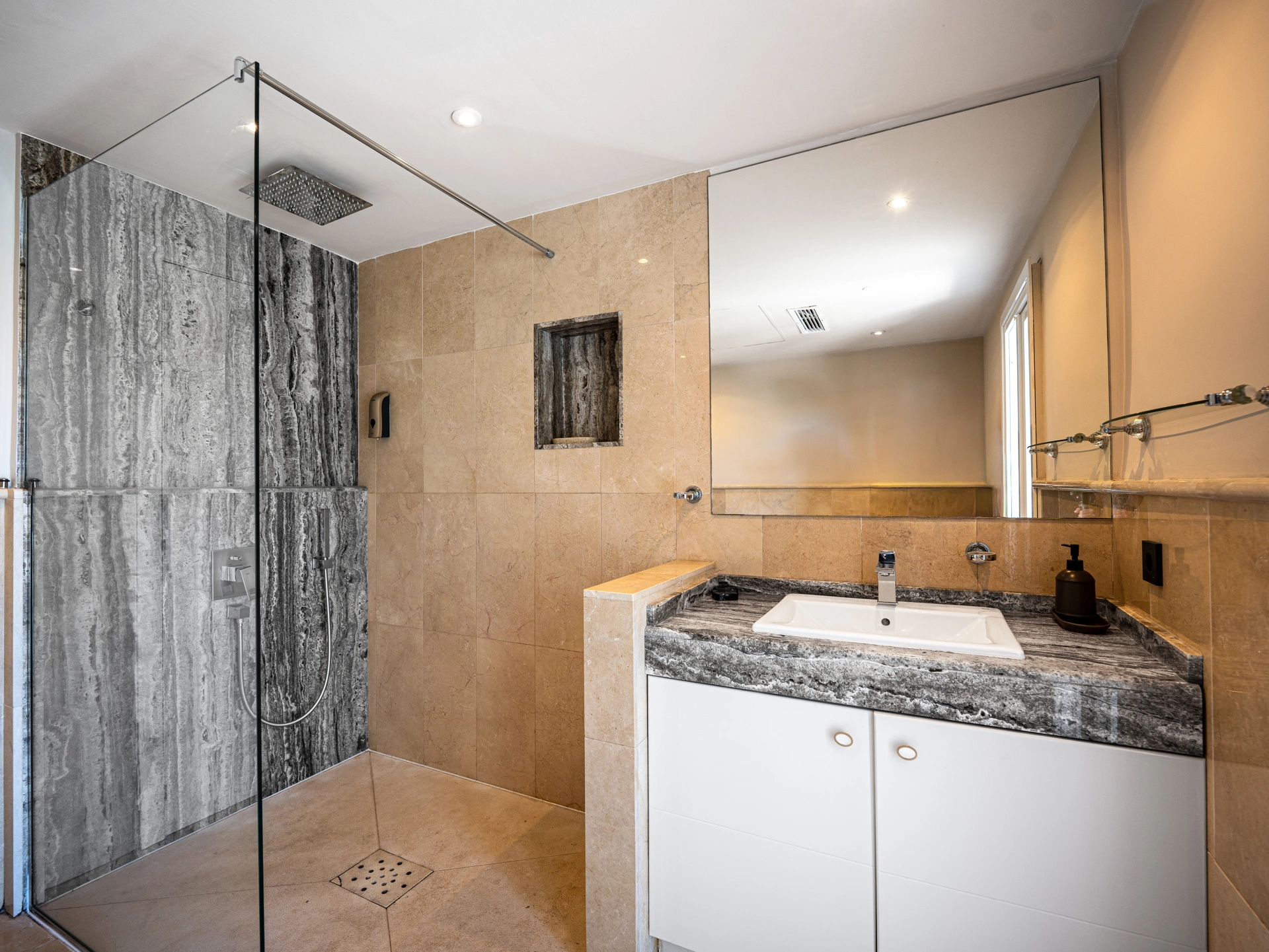 Villa for sale in Nueva Andalucia, Marbella