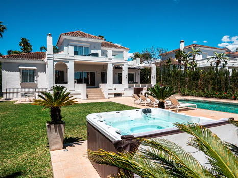 Luxury Six-Bedroom Villa in Nueva Andalucía’s Prestigious Golf Valley