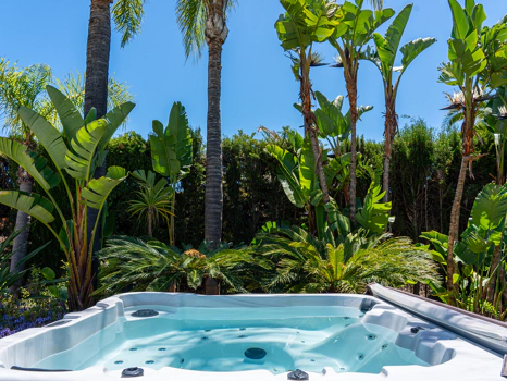 Luxury Six-Bedroom Villa in Nueva Andalucía’s Prestigious Golf Valley
