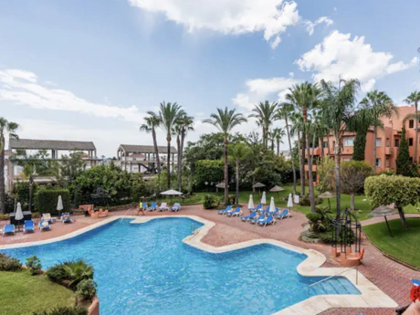 Stylish 2-Bedroom Apartment on Marbella’s Golden Mile with Gym & Underground Parking
