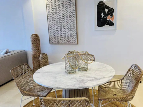 Stylish 2-Bedroom Apartment on Marbella’s Golden Mile with Gym & Underground Parking