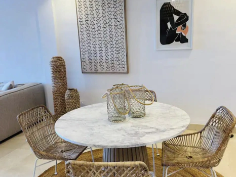 Stylish 2-Bedroom Apartment on Marbella’s Golden Mile with Gym & Underground Parking
