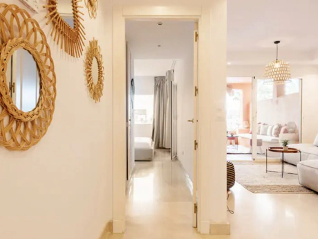 Stylish 2-Bedroom Apartment on Marbella’s Golden Mile with Gym & Underground Parking