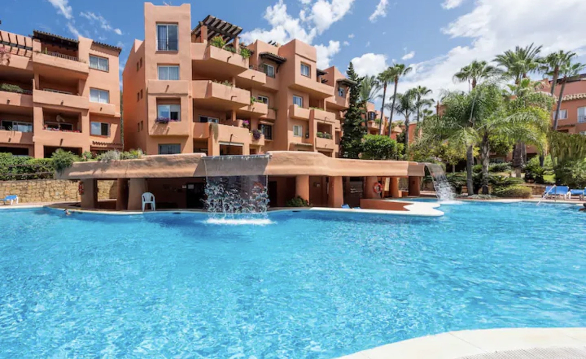 Apartment for sale in Oasis de Marbella, Marbella Golden Mile