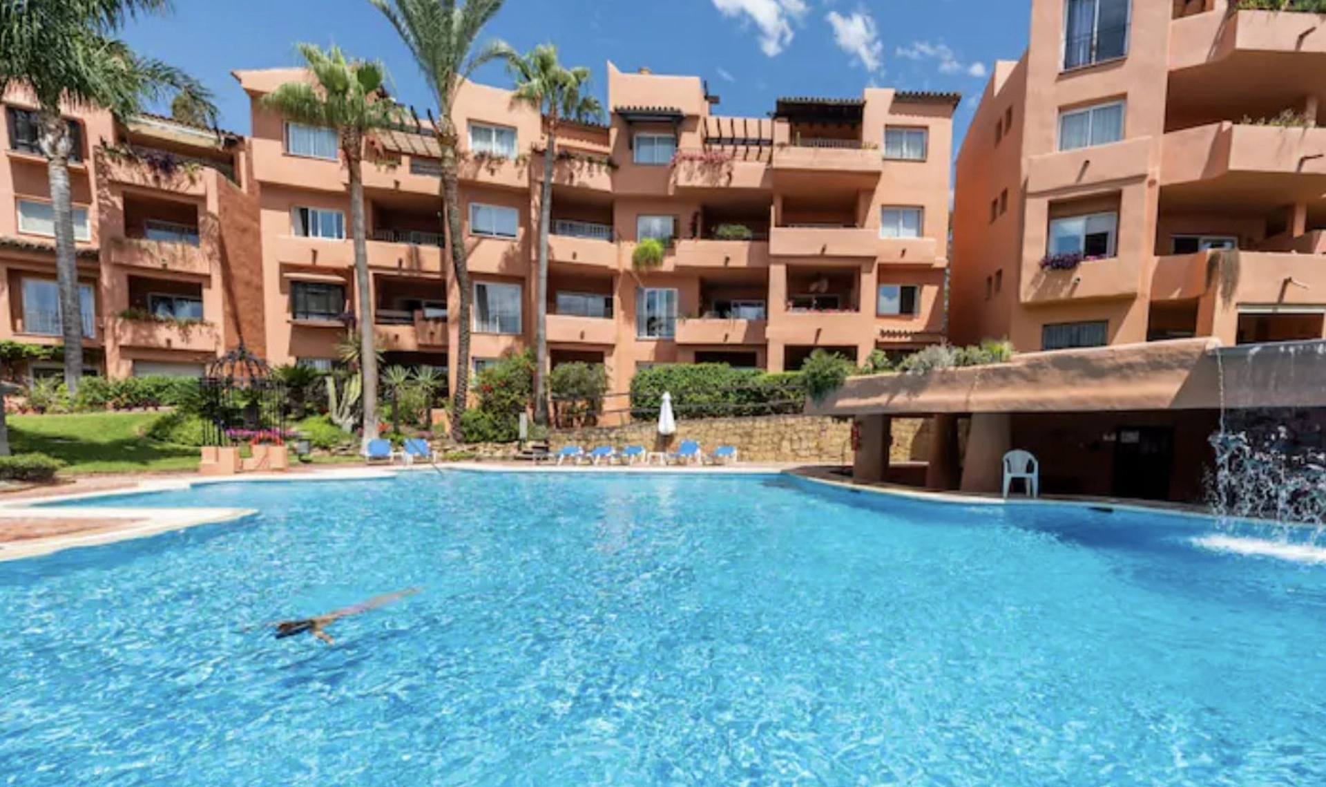Apartment for sale in Oasis de Marbella, Marbella Golden Mile