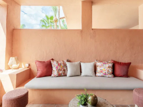 Stylish 2-Bedroom Apartment on Marbella’s Golden Mile with Gym & Underground Parking