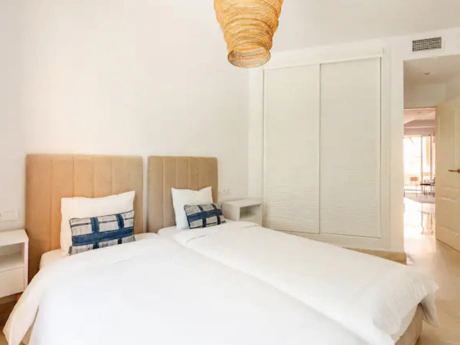 Stylish 2-Bedroom Apartment on Marbella’s Golden Mile with Gym & Underground Parking
