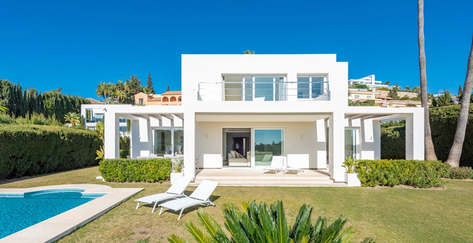 Villa de Lujo en Primera Línea de Golf con Piscina Climatizada en El Paraíso
