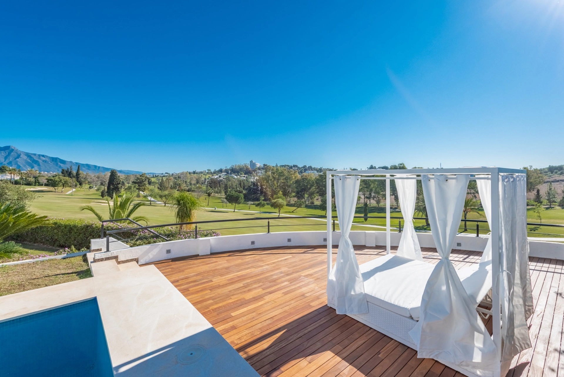 Casa En alquiler en El Paraiso, Estepona Este