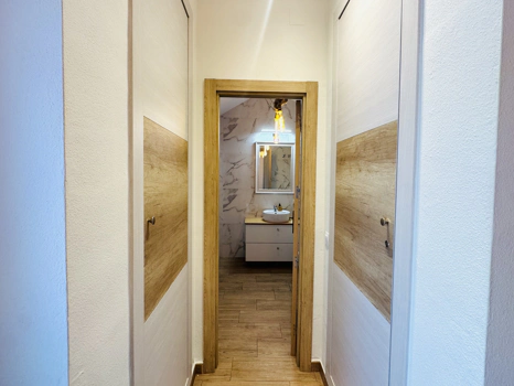 Ático Dúplex Elegante en La Maestranza, Marbella con Amplias Terrazas y Excelentes Servicios