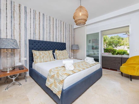 Luxurious Beachside Apartment