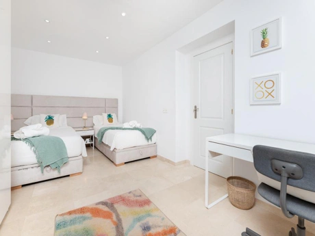 Luxurious Beachside Apartment
