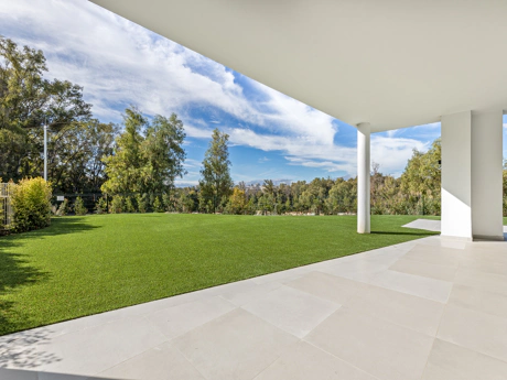 Luxury Corner Villa in Treetops, San Pedro de Alcántara – Private Garden, Jacuzzi & Panoramic Valley Views