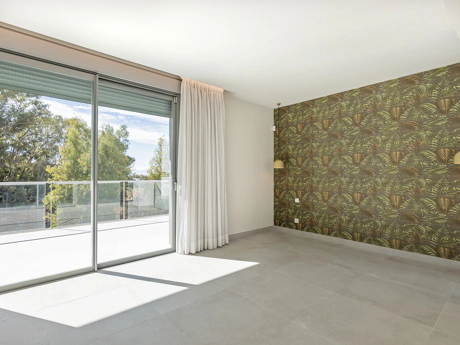 Luxury Corner Villa in Treetops, San Pedro de Alcántara – Private Garden, Jacuzzi & Panoramic Valley Views
