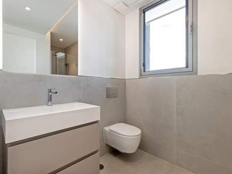 Luxury Corner Villa in Treetops, San Pedro de Alcántara – Private Garden, Jacuzzi & Panoramic Valley Views