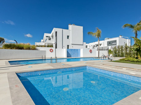 Luxury Corner Villa in Treetops, San Pedro de Alcántara – Private Garden, Jacuzzi & Panoramic Valley Views