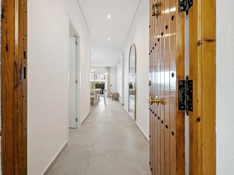 Apartamento de Tres Dormitorios Totalmente Renovado en el Corazón de Nueva Andalucía, Aloha