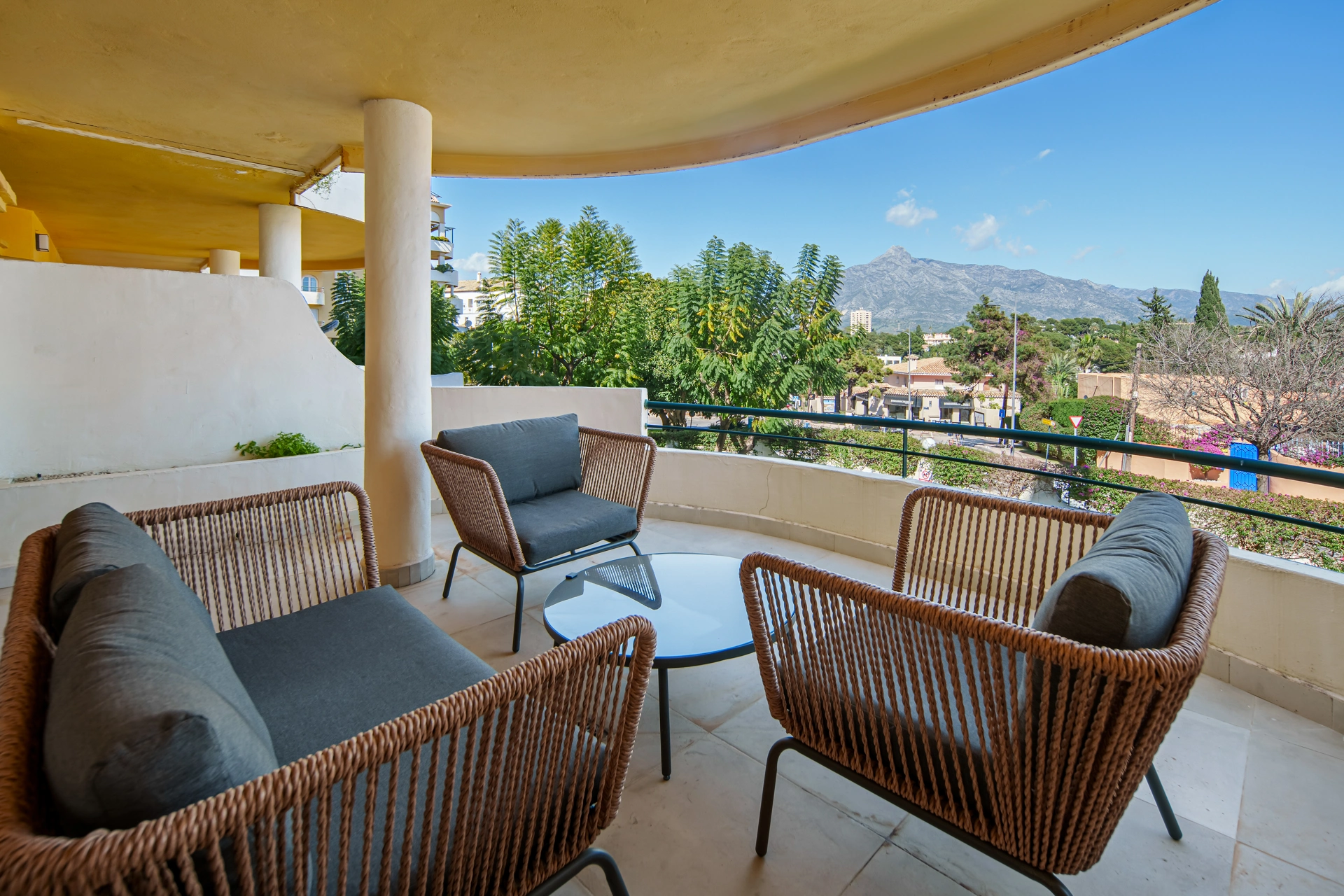 Duplex for sale in Nueva Andalucia, Marbella