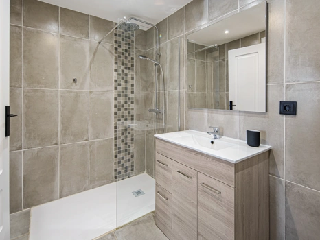 Charming Two-Bedroom Duplex near Puerto Banús – Terrace, Sea Views & Rental License