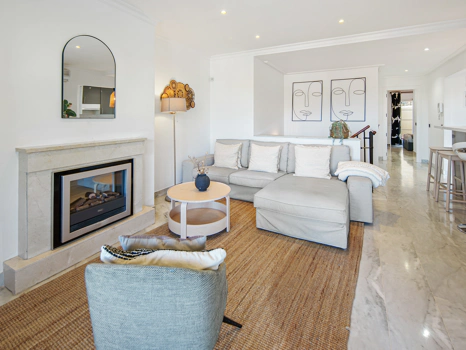 Charming Two-Bedroom Duplex near Puerto Banús – Terrace, Sea Views & Rental License