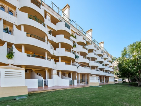 Charming Two-Bedroom Duplex near Puerto Banús – Terrace, Sea Views & Rental License