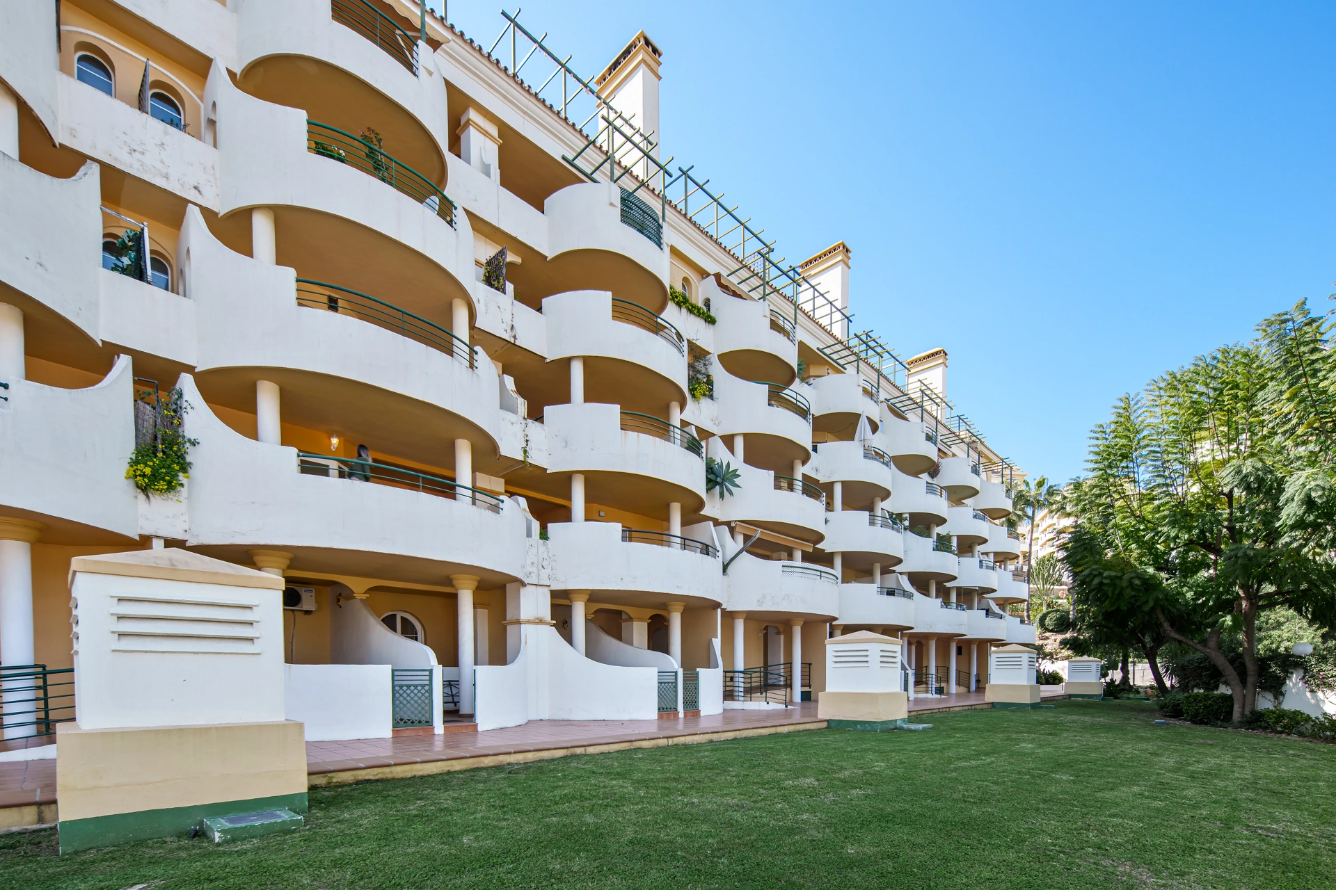 Duplex for sale in Nueva Andalucia, Marbella