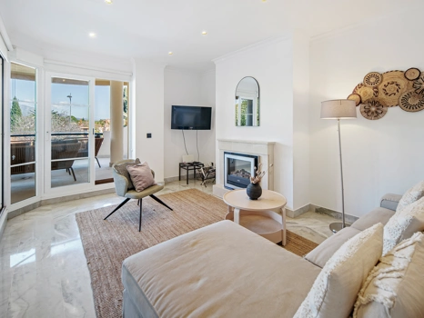 Charming Two-Bedroom Duplex near Puerto Banús – Terrace, Sea Views & Rental License