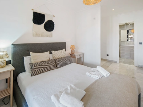 Charming Two-Bedroom Duplex near Puerto Banús – Terrace, Sea Views & Rental License
