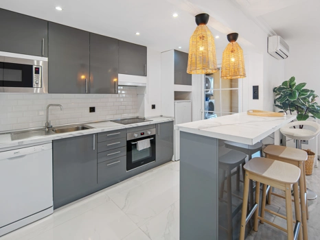 Charming Two-Bedroom Duplex near Puerto Banús – Terrace, Sea Views & Rental License