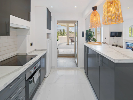 Charming Two-Bedroom Duplex near Puerto Banús – Terrace, Sea Views & Rental License