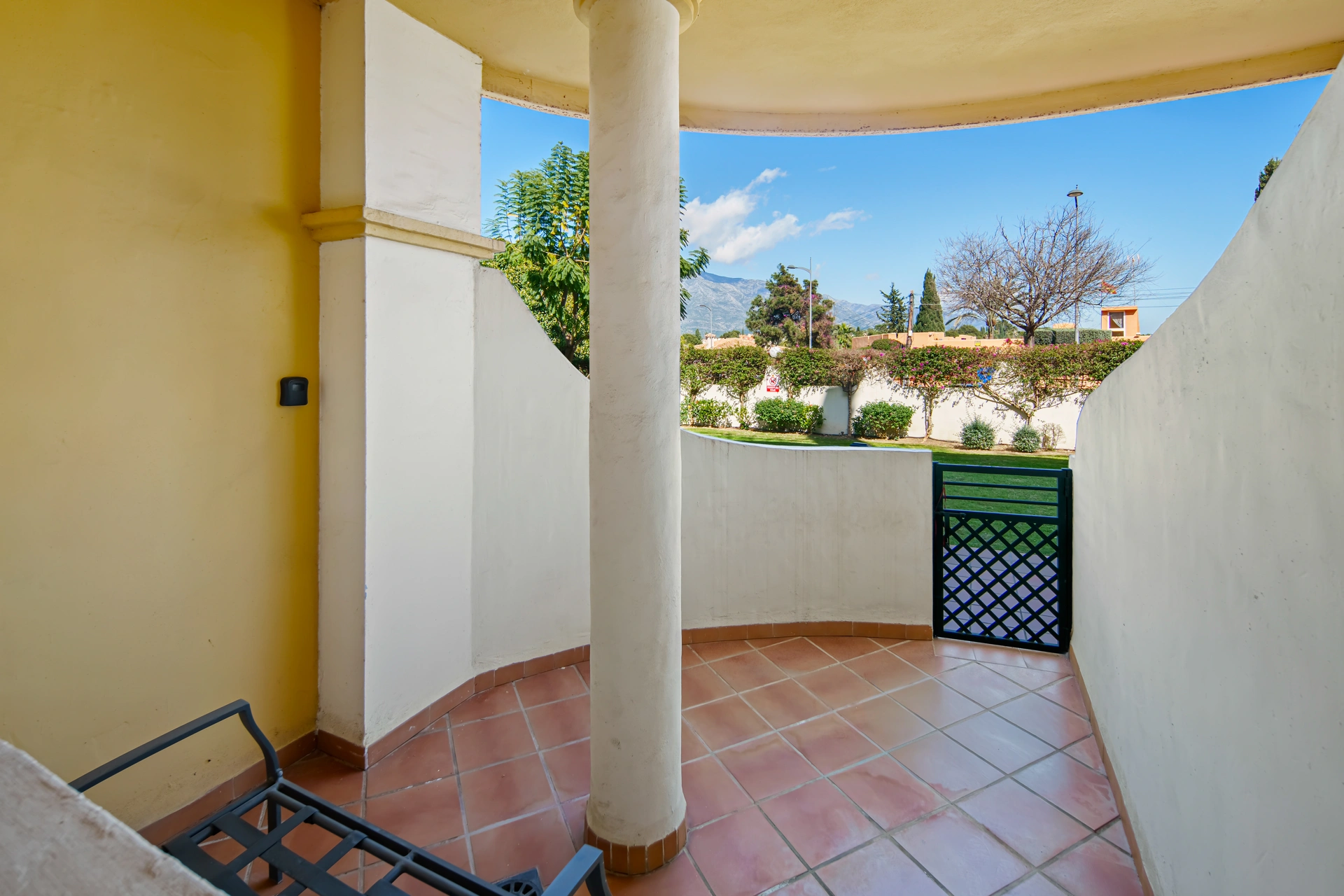 Duplex for sale in Nueva Andalucia, Marbella