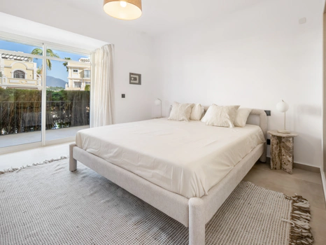 Fully Renovated Three-Bedroom Apartment in the Heart of Nueva Andalucía, - With rental license