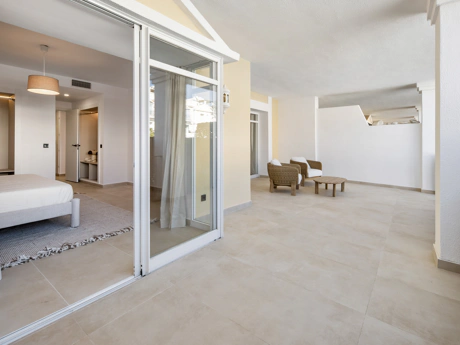 Fully Renovated Three-Bedroom Apartment in the Heart of Nueva Andalucía, - With rental license