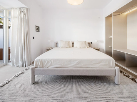 Fully Renovated Three-Bedroom Apartment in the Heart of Nueva Andalucía, - With rental license