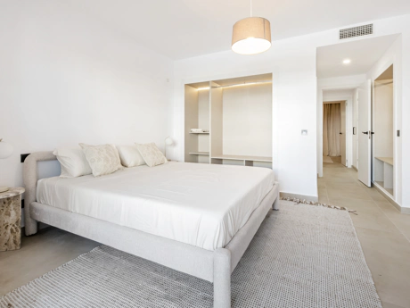 Fully Renovated Three-Bedroom Apartment in the Heart of Nueva Andalucía, - With rental license