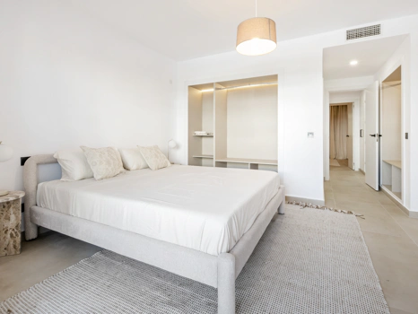 Fully Renovated Three-Bedroom Apartment in the Heart of Nueva Andalucía, - With rental license