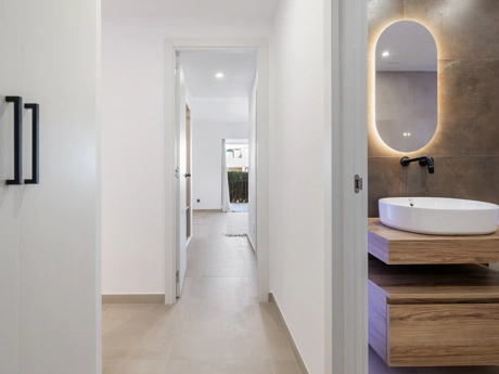 Fully Renovated Three-Bedroom Apartment in the Heart of Nueva Andalucía, - With rental license