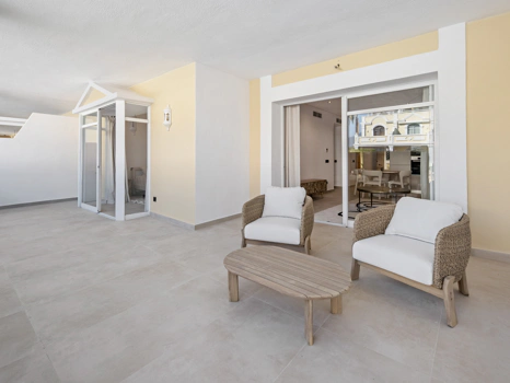 Fully Renovated Three-Bedroom Apartment in the Heart of Nueva Andalucía, - With rental license