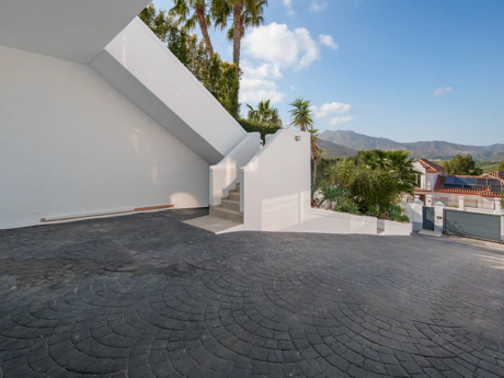 Luxury 4-Bedroom Villa in La Cala Golf – Mountain Views, Private Pool & Modern Design