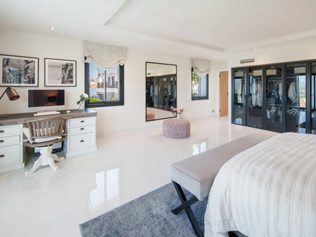 Luxury 4-Bedroom Villa in La Cala Golf – Mountain Views, Private Pool & Modern Design