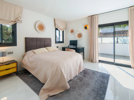Luxury 4-Bedroom Villa in La Cala Golf – Mountain Views, Private Pool & Modern Design
