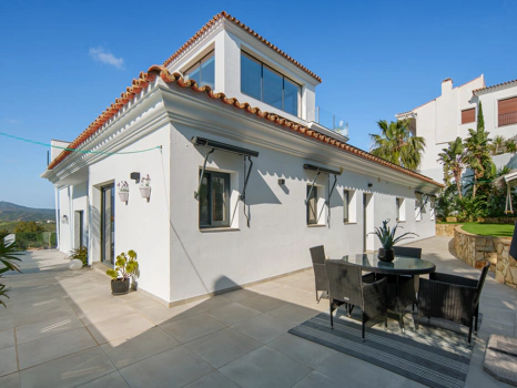 Luxury 4-Bedroom Villa in La Cala Golf – Mountain Views, Private Pool & Modern Design